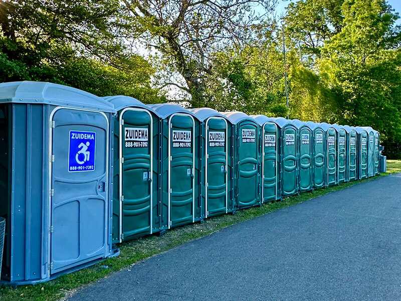 Crane Lift Restroom is kept on the side of the road available for rent in New York and New Jersey